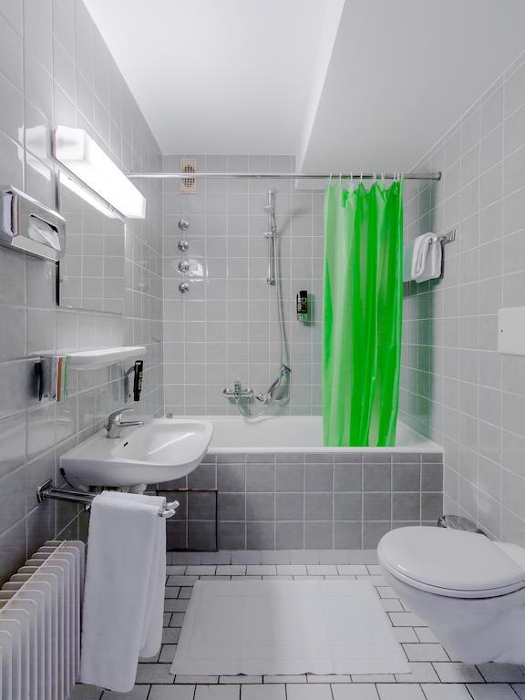 Hotel Parsberg Puchheim Zimmer foto